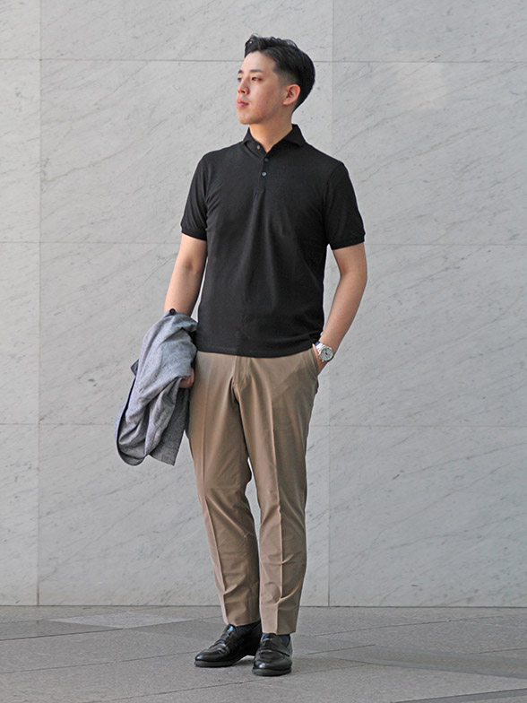 素材感を合わせた涼し気コーデ