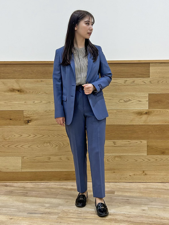 女性らしいブルーカラー