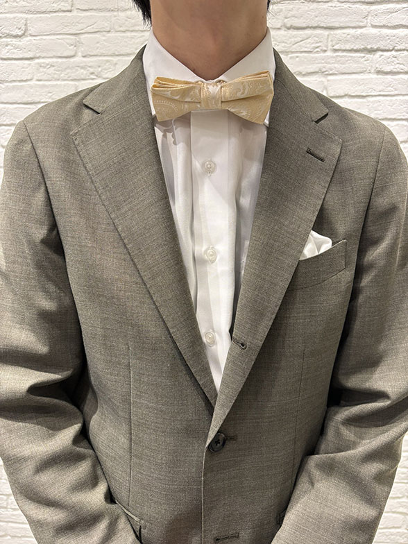 小物に遊び心を取り入れパーティー感を演出