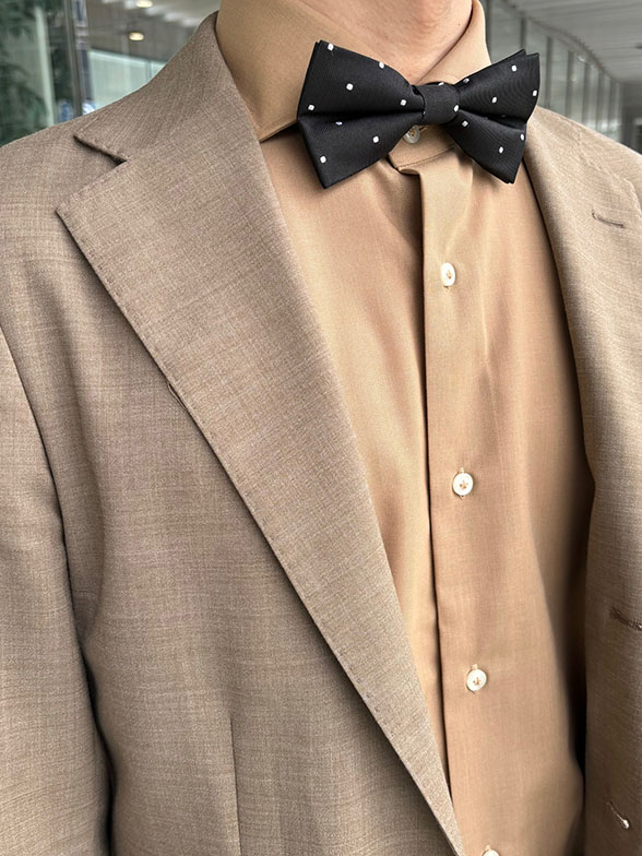 爽やかなベージュスーツ