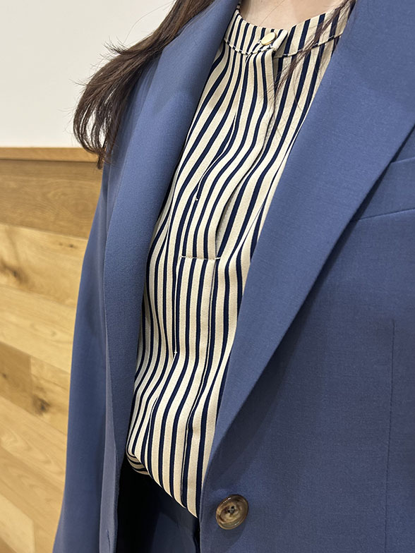 女性らしいブルーカラー