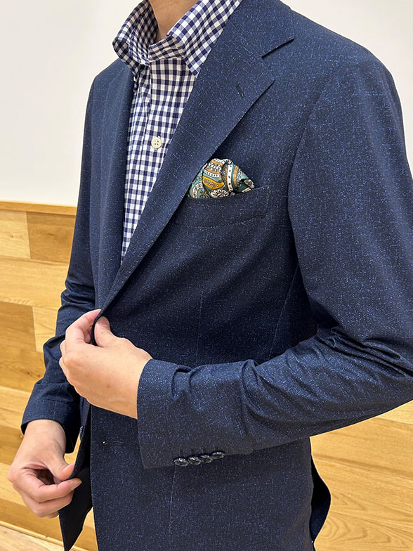 オフィスでも快適なストレッチ素材