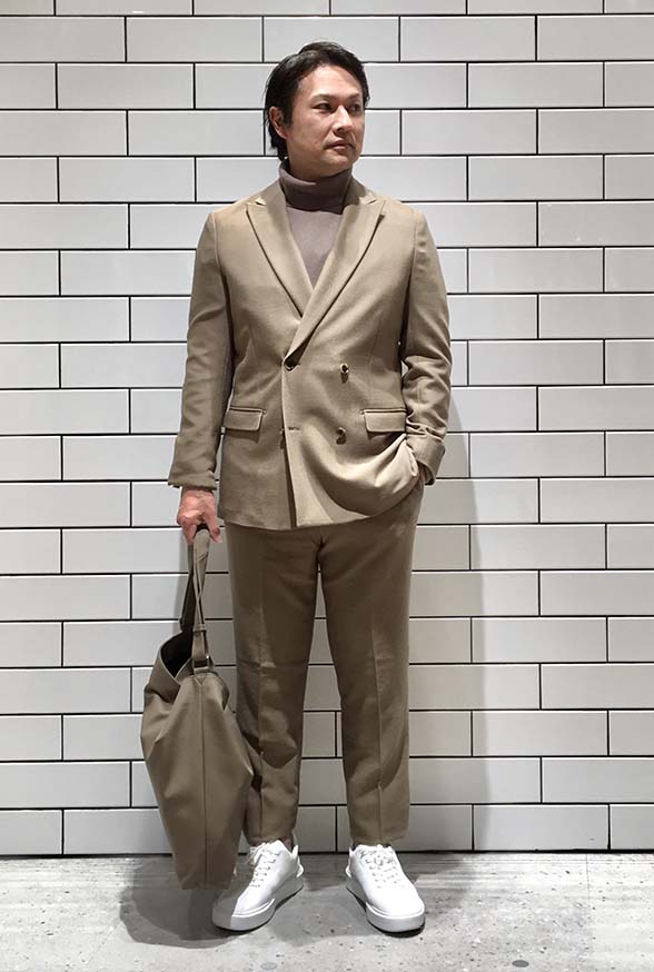秋を意識したベージュコーデ
