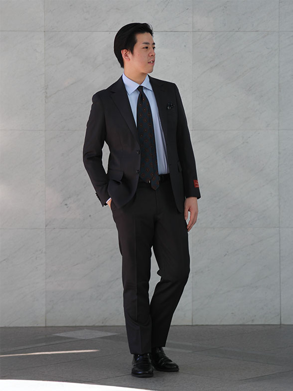 落ち着きと知性を感じるコーデ