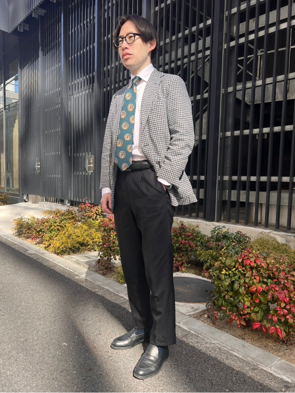 凹凸感のあるハンドトゥース柄ジャケット