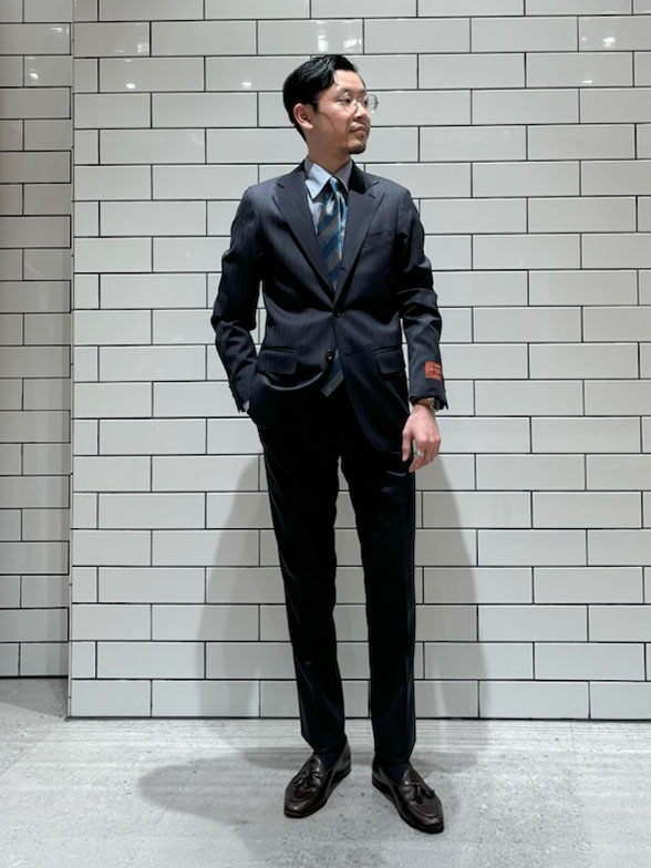 春を意識し軽やかな印象