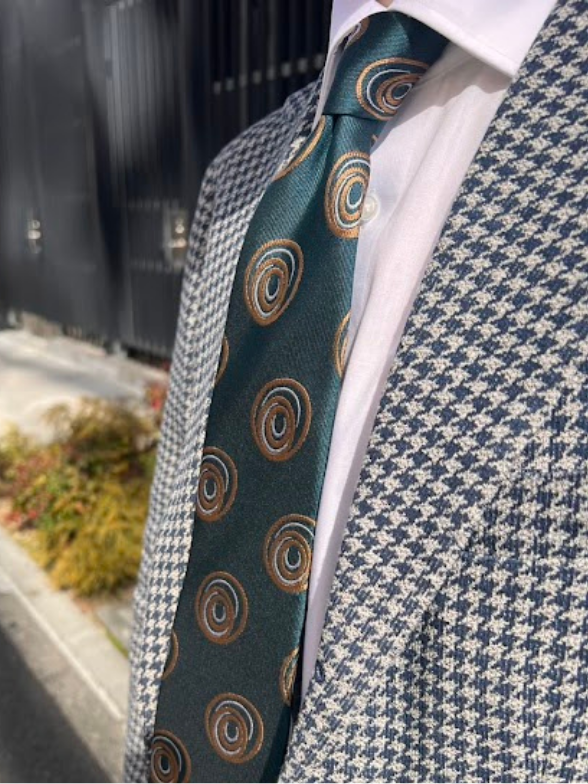 凹凸感のあるハンドトゥース柄ジャケット