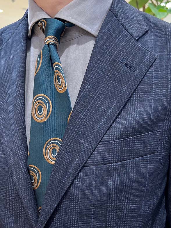 ジャージー生地に見えない、軽量セットアップ