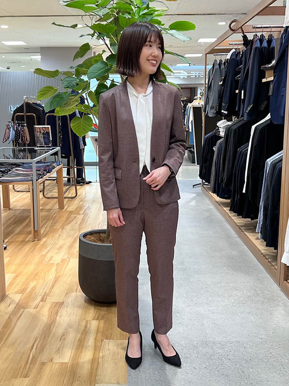 春を迎えるビジカジコーデ