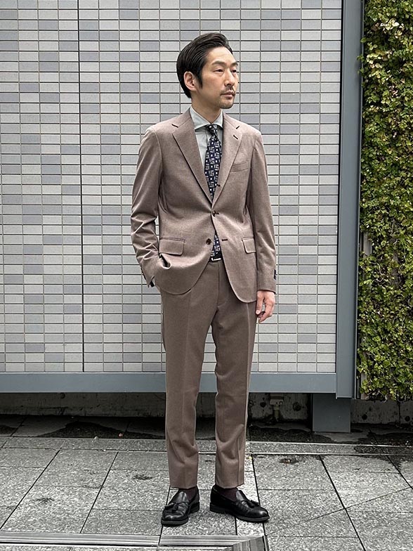 遊びすぎない大人なコーデ