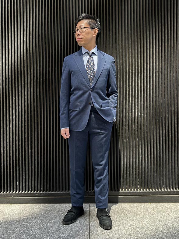 穏やかな印象のブルーコーデ