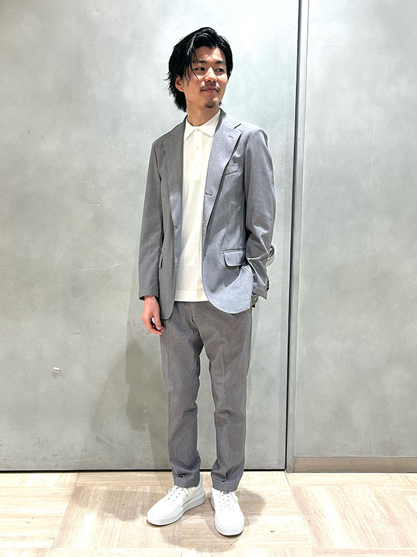 ニットポロ×スニーカー