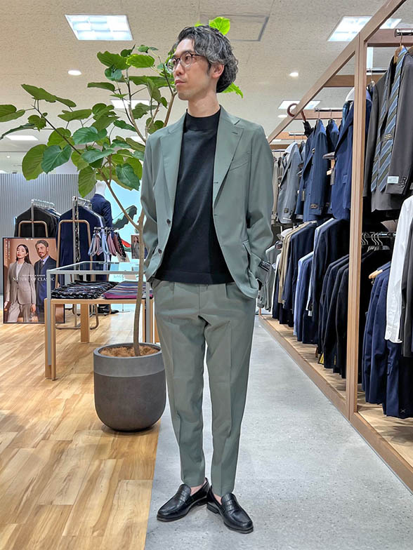 グレイッシュなグリーン