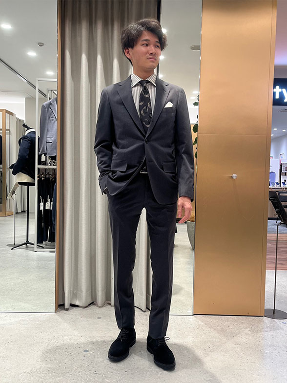 ネクタイの洒脱さが際立つVゾーン