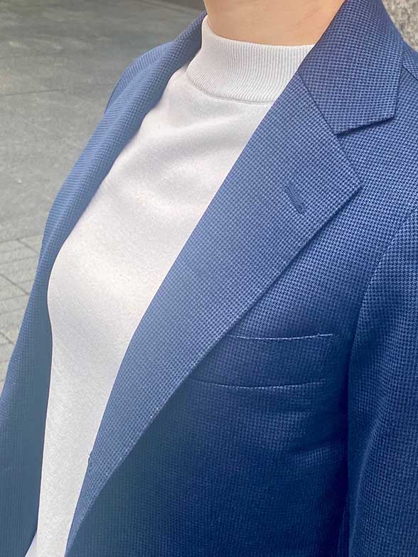 ユニセックスなデザインスーツ