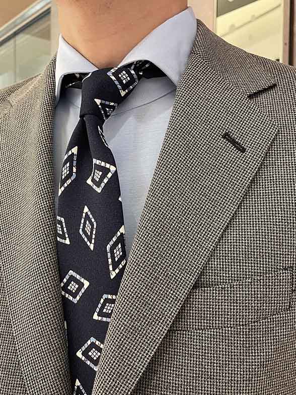 軽くて伸びるハイライトジャージースーツ