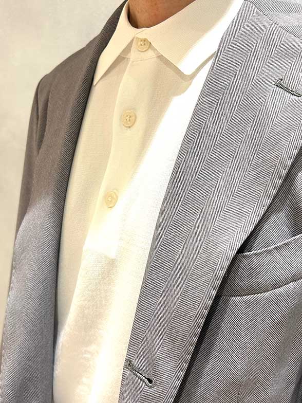 ニットポロ×スニーカー