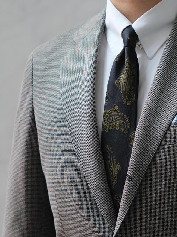 控えめながらも洗練されたスーツ