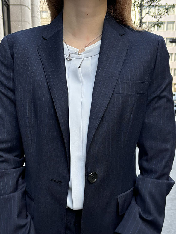 寒色でまとめたすっきりスタイル