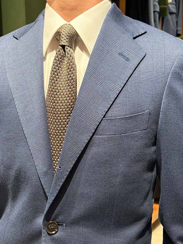 艶やかなブルーのチェック柄