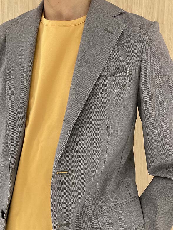 春らしい色合いで春の装い