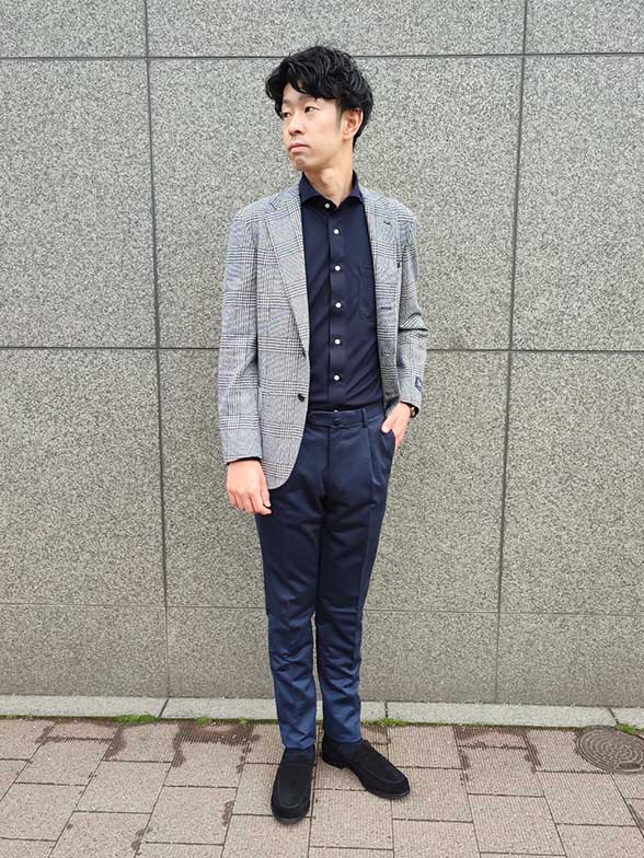 軽快なジャケパンスタイル