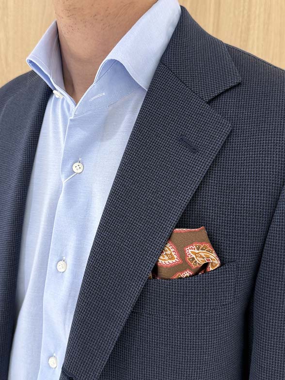 ストレッチ素材を多用したジャケパンスタイル