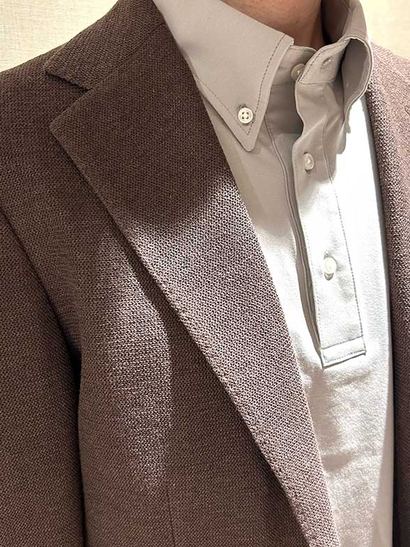 ナチュラルカラーの上品スタイル