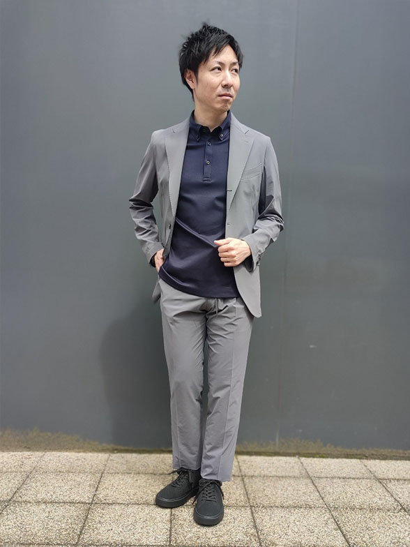 清涼感あるグレーのセットアップ