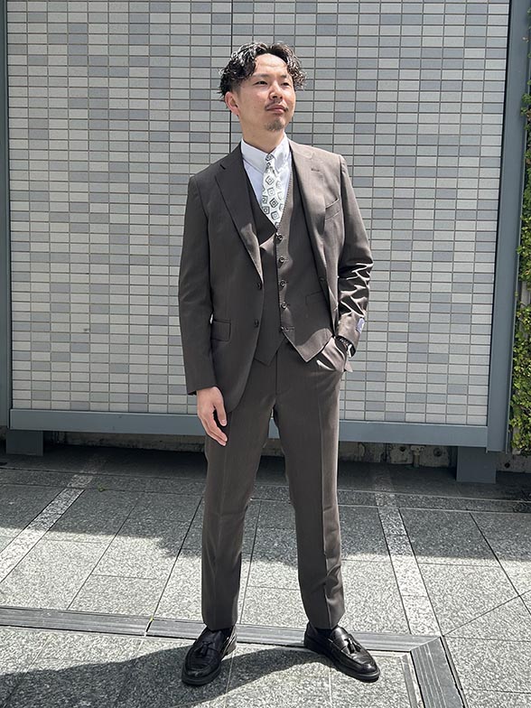 年齢問わず着用できる定番ブラウン