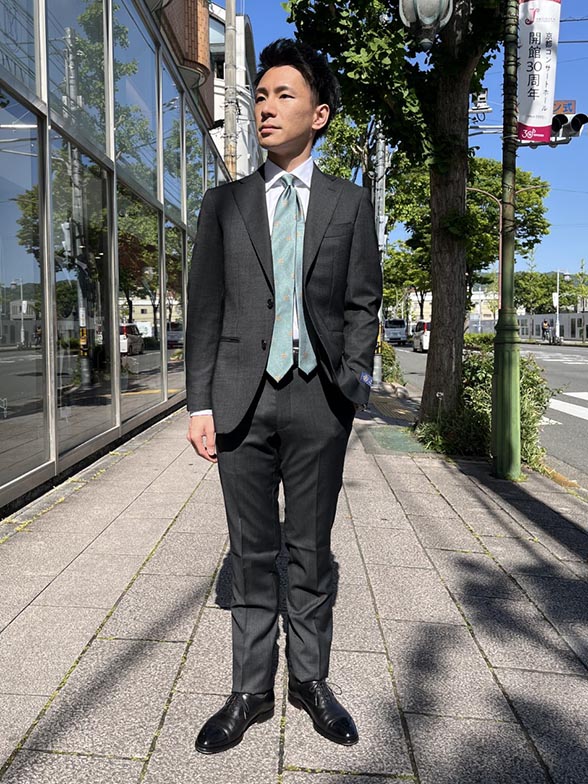 快適さと美しさを兼ね備えたスーツ