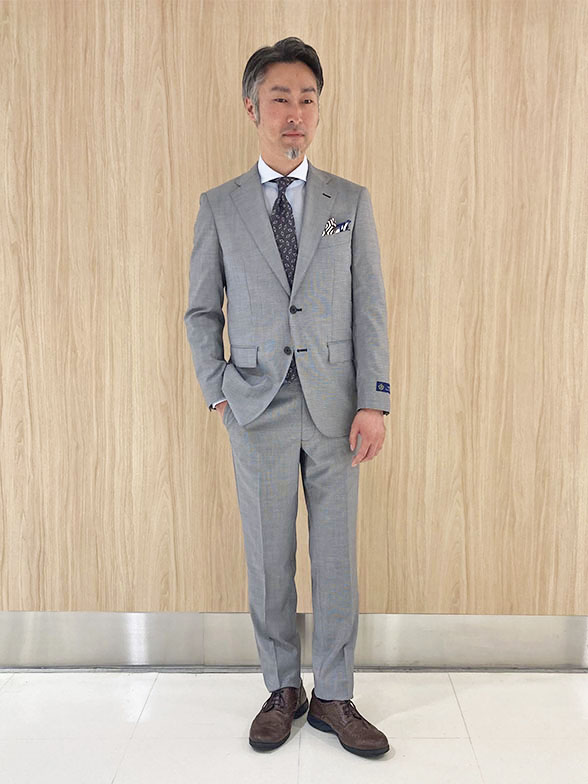 明るいグレーで爽やかさを演出