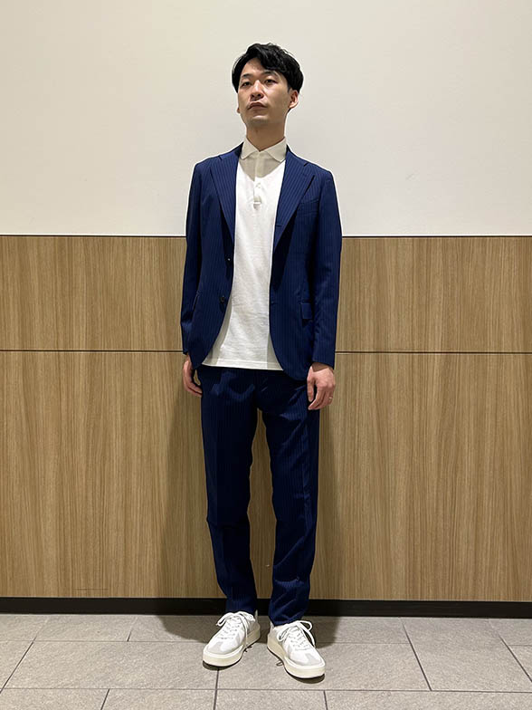 ポロシャツ×スニーカー