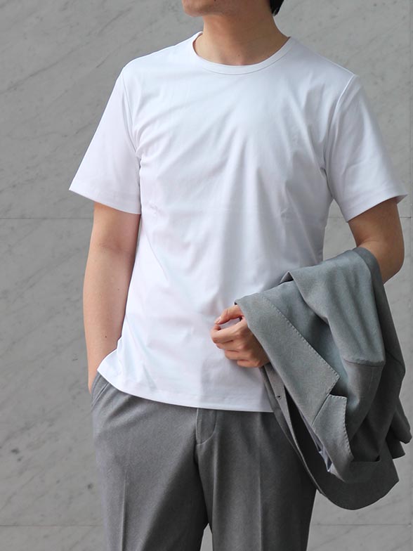 カジュアルさと上品さを両立