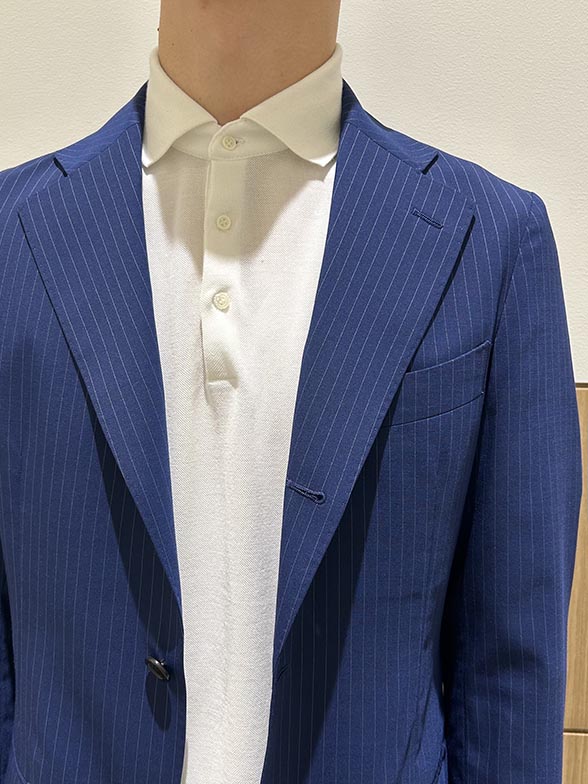 ポロシャツ×スニーカー