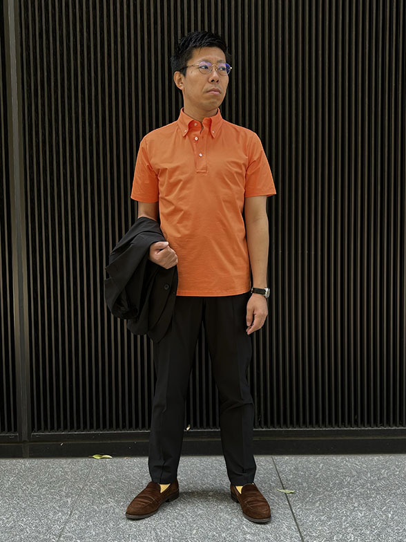 目を惹く華やかなオレンジ