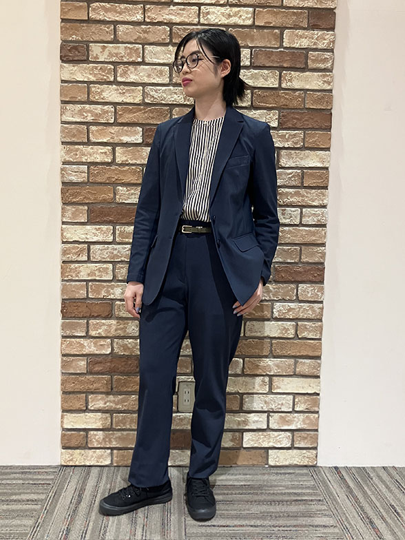 ベージュ×ネイビー