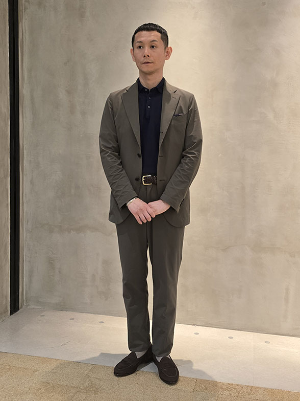 ポロシャツで程よいカジュアル感