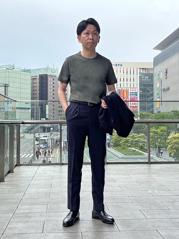 スモーキーなグリーン