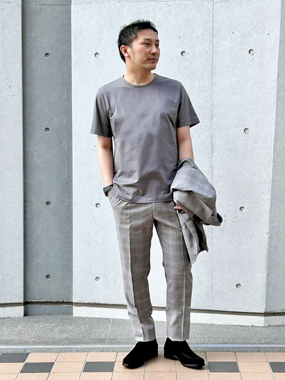 カジュアルになりすぎない上品な色使い