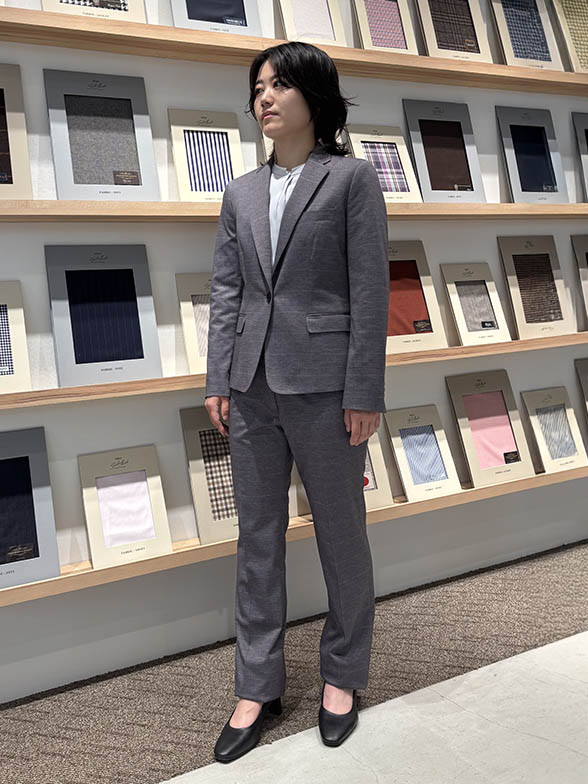 夏らしいライトグレー