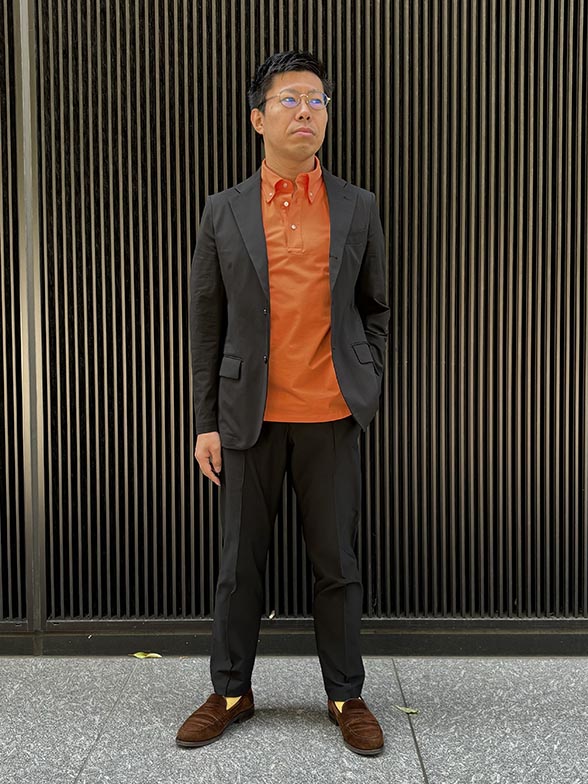 目を惹く華やかなオレンジ