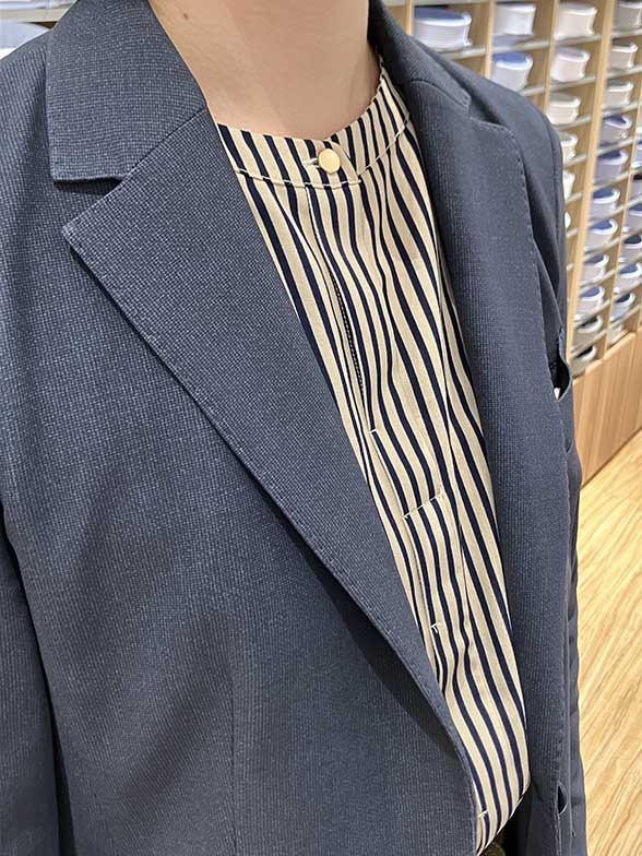 ベージュ×ネイビー