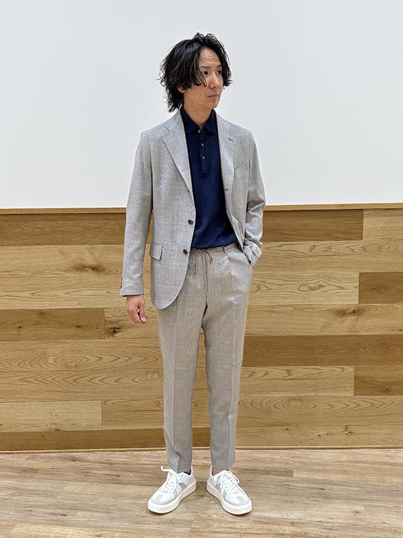 夏らしい清涼感あるオフィスカジュア