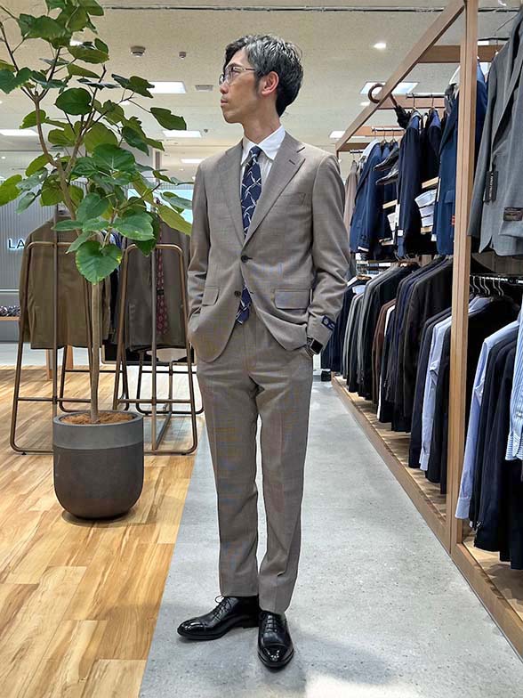 夏に嬉しい軽量ウォッシャブル機能ツーパンツスーツ