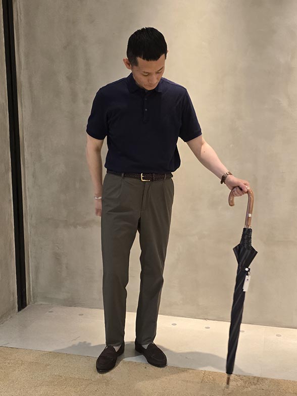 ポロシャツで程よいカジュアル感
