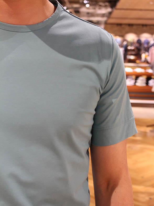 アレンジしやすい柄物セットアップ