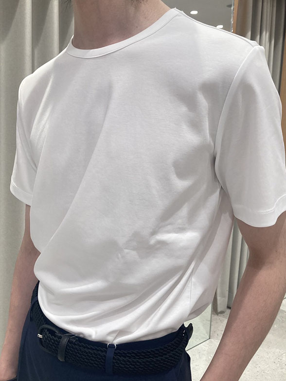 滑らかな生地感と上品な光沢感