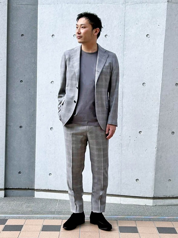 カジュアルになりすぎない上品な色使い