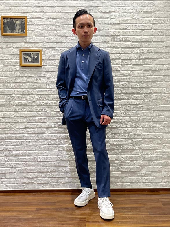 夏らしい爽やかなブルー